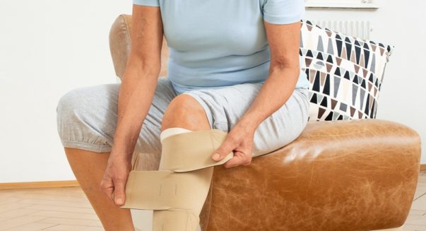 Die circaid Produkte von medi können nach Einweisung durch geschultes Fachpersonal vom Patienten selbstständig an- und abgelegt werden. / Weiterer Text über ots und www.presseportal.de/nr/23931 / Die Verwendung dieses Bildes ist für redaktionelle Zwecke unter Beachtung ggf. genannter Nutzungsbedingungen honorarfrei. Veröffentlichung bitte mit Bildrechte-Hinweis.